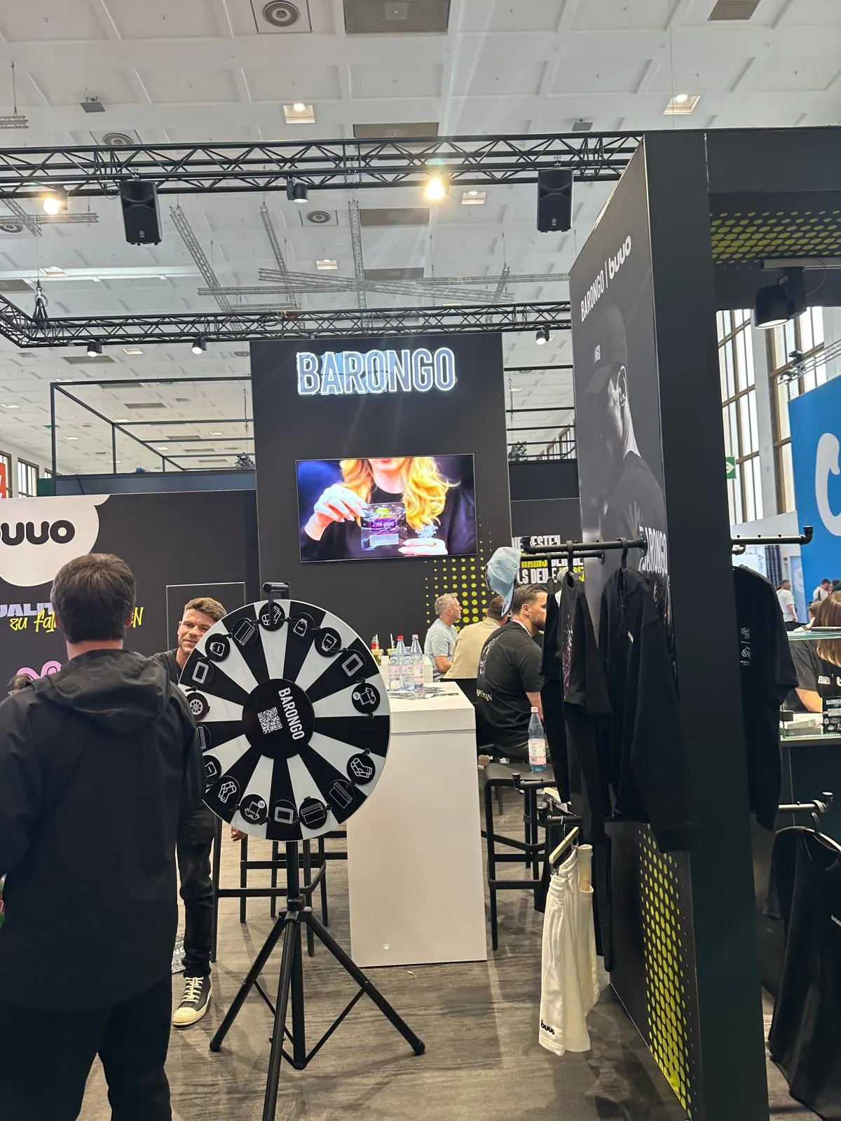 Barongo Stand mit Glücksrad und Merchandise auf der Mary Jane Berlin 2026