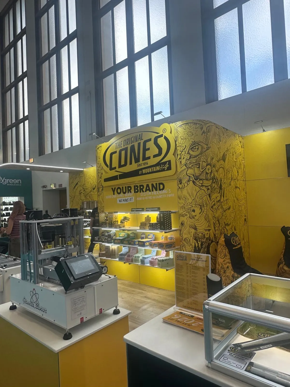 The Original Cones Stand mit Live-Cone-Rollmaschine auf der Mary Jane Berlin 2026